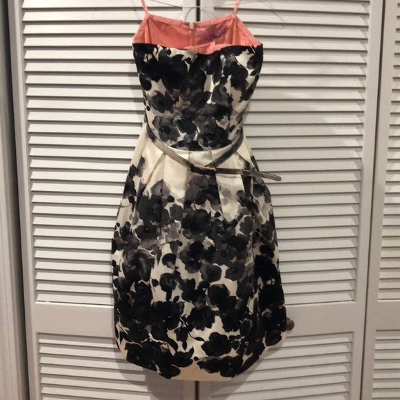Eliza J Dresses & Skirts - Eliza J strapless belted floral dress
